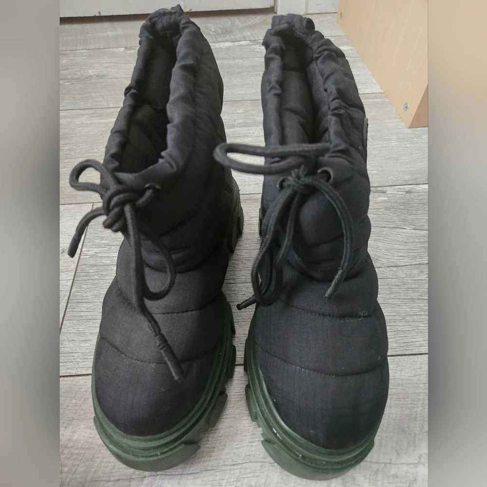 FARM RIO Lug Sole Bootie size 8